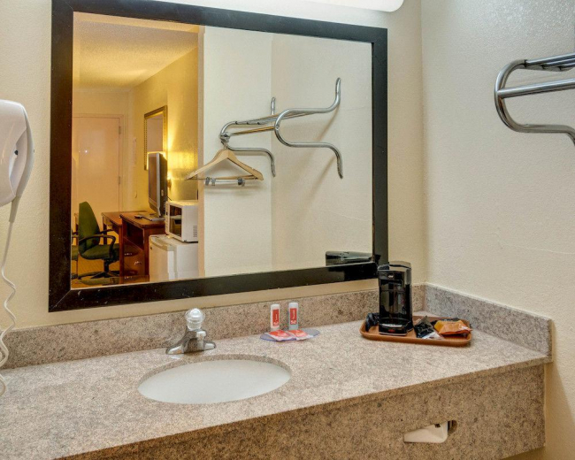 Best offers for Econo Lodge Laurel Racetrack Baltimore
