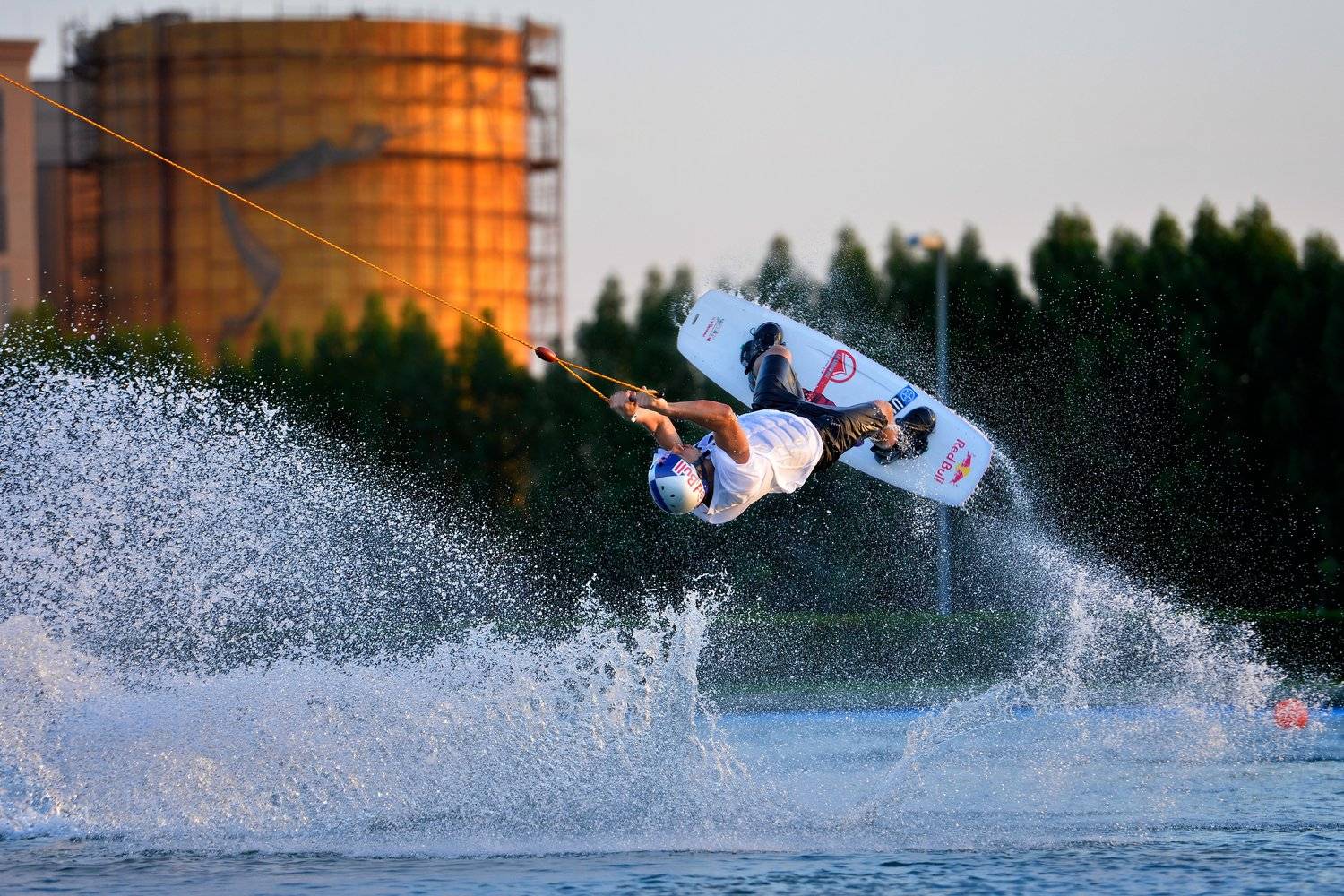 Зимний кубок в абу даби. Вейк парк ОАЭ. Ребенок на вейкборде. Al Forsan Sports Resort. Wake Park ruza.