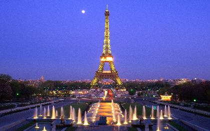 Travel Offer Enjoy with Agaza Click summer trip to Paris & Barcelona